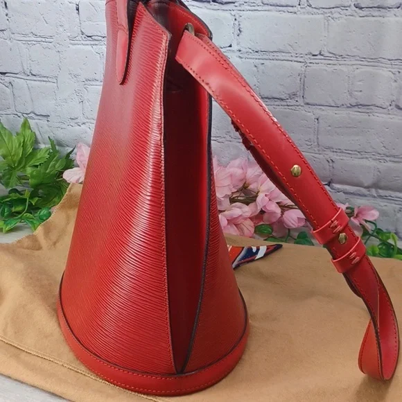 Louis Vuitton Cluny Red Epi Leather Shoulder Bag - Picture 6 of 16